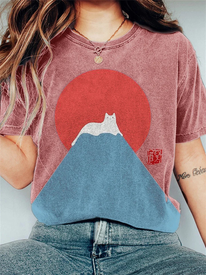 FujiCat – Vintage T-Shirt mit Katzen- und Berg-Design