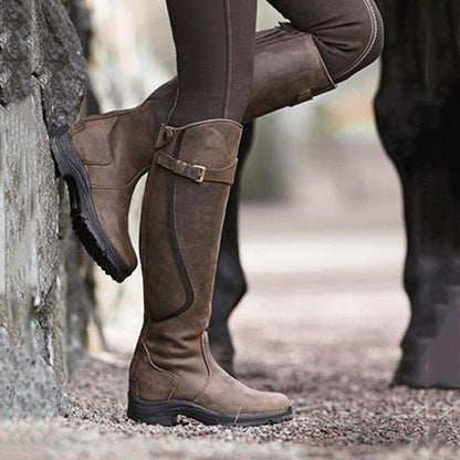 Seraphina – Kniehohe Stiefel mit Absatz und Schnalle