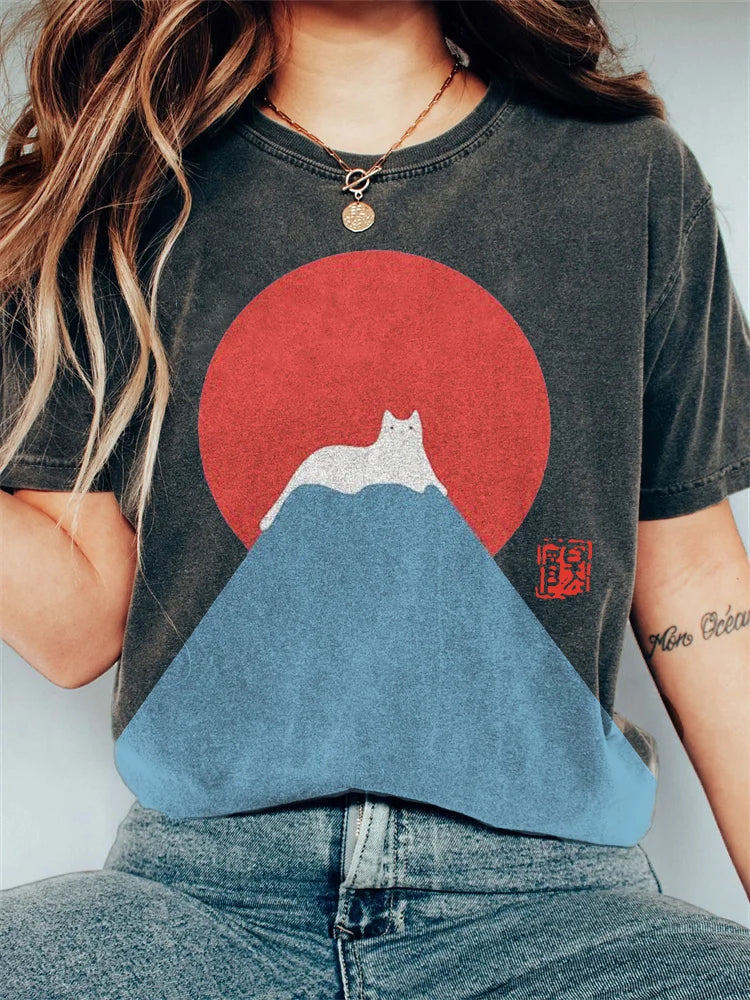 FujiCat – Vintage T-Shirt mit Katzen- und Berg-Design