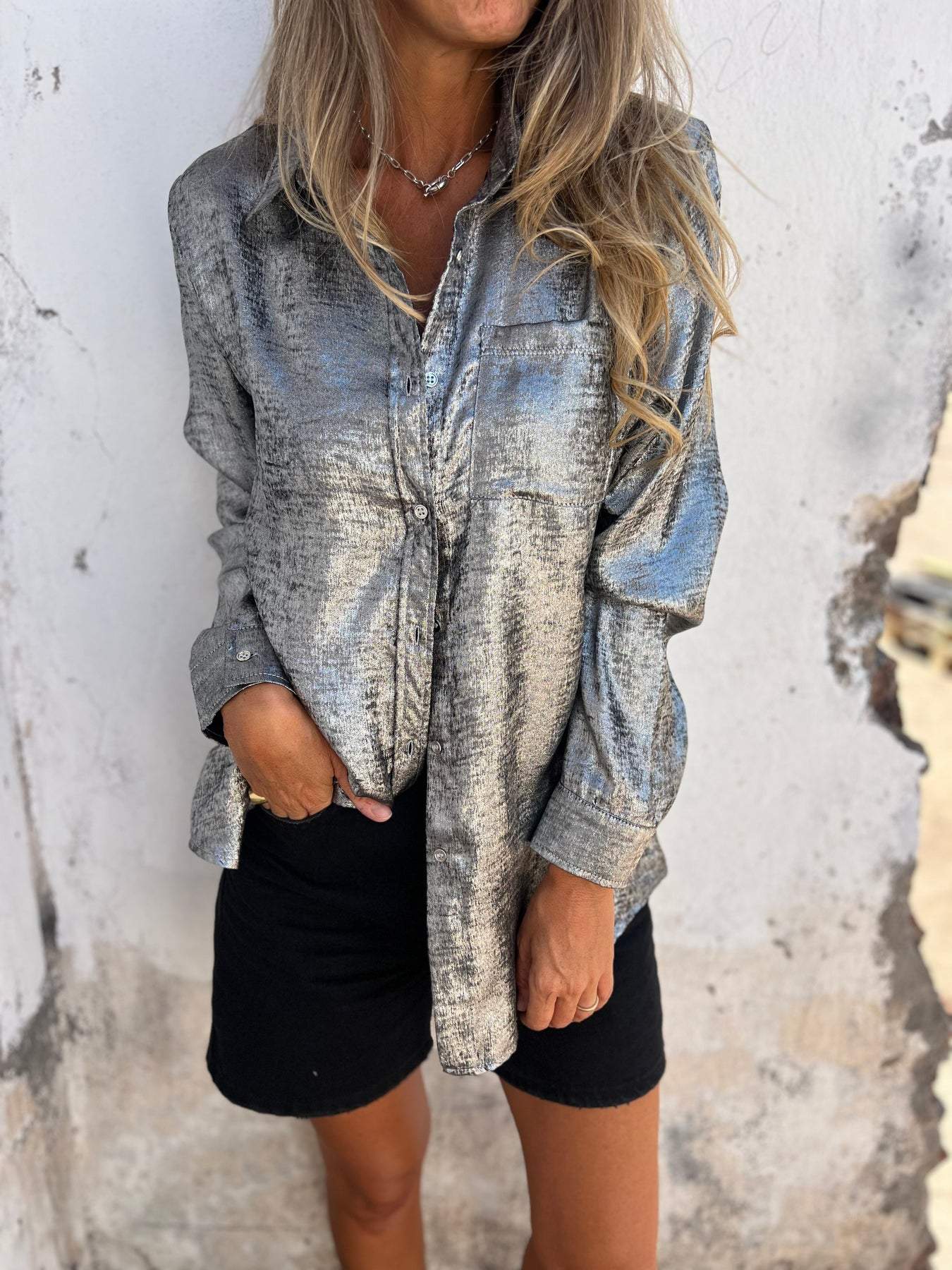 Luna Metallic Bluse – Glanzvoller Auftritt in jedem Licht